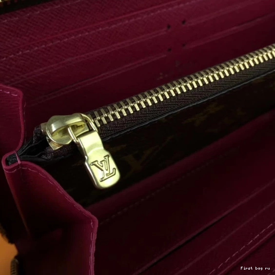 First bag ru Vuitton CHANELEMENCE wallet Louis 0711